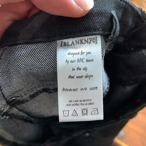 Blank NYC Woman’s 30W Black Jeans w/ Faux Leather Trim - Picture 11 of 14